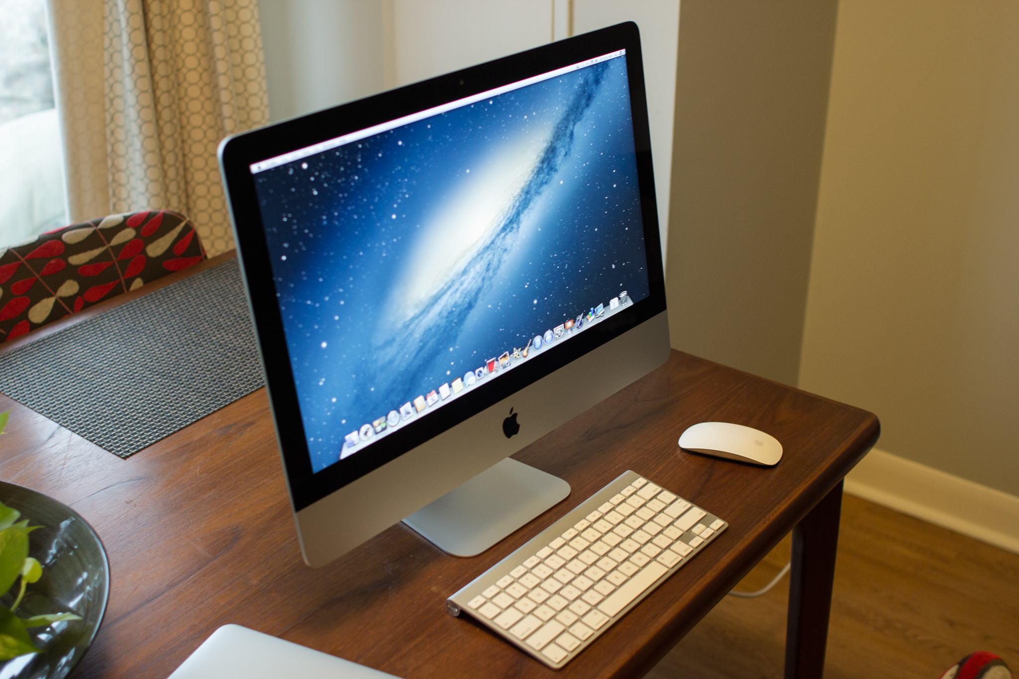 新型iMac（21.5インチ）のルックスを旧型機と比較する | TechCrunch Japan