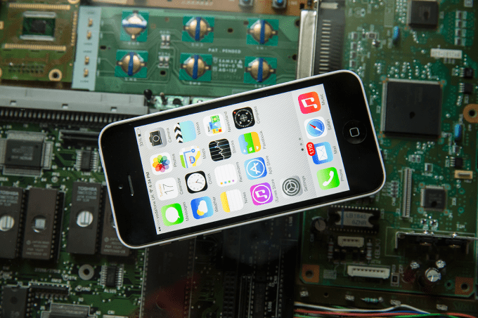 iPhone5c-front-apps-high-angle