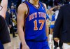 Jeremy_Lin_with_the_Knicks_and_reporters