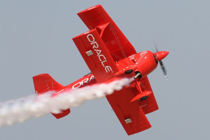 Oracle byplane flying.