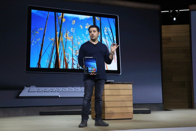 Microsoft Surface Book Onstage 10