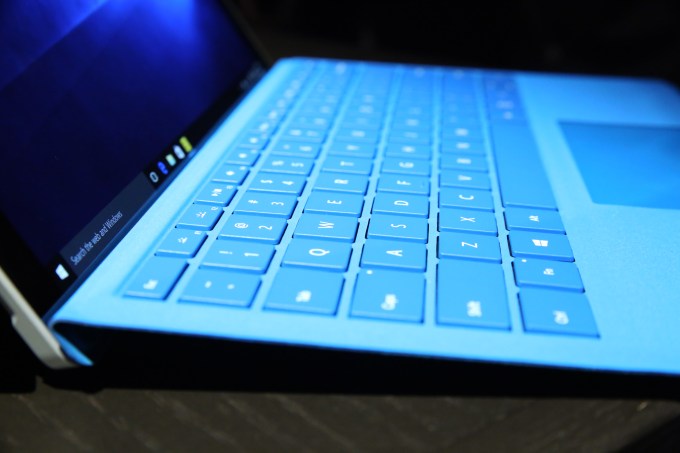 Microsoft Surface Pro 4 Type Cover Detail