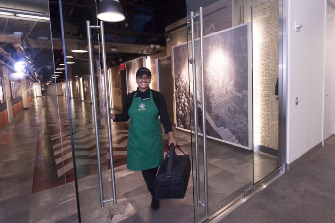 Starbucks_Green_Apron_Delivery_-_Empire_State_Building_(4)