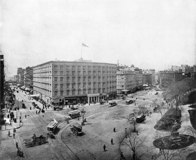 circa 1895:  Fifth Avenue and Madison Square, New York.  (Photo by Hulton Archive/Getty Images)