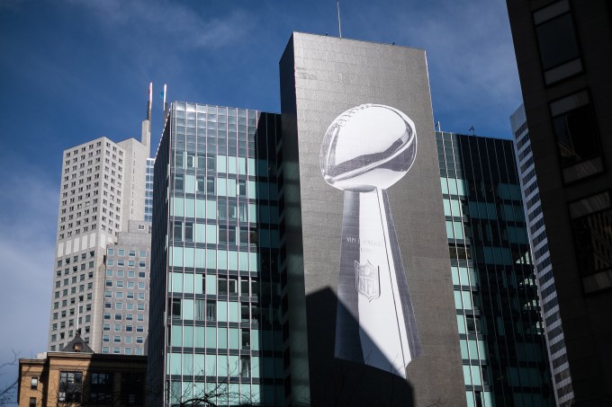 SAN FRANCISCO, CA - FEBRUARY 04:  A  large graphic of the Vince Lombardi Trophy promoting Super Bowl 50 is displayed on a skyscraper on February 4, 2016 in San Francisco, California.  (Photo by Mike Windle/Getty Images)