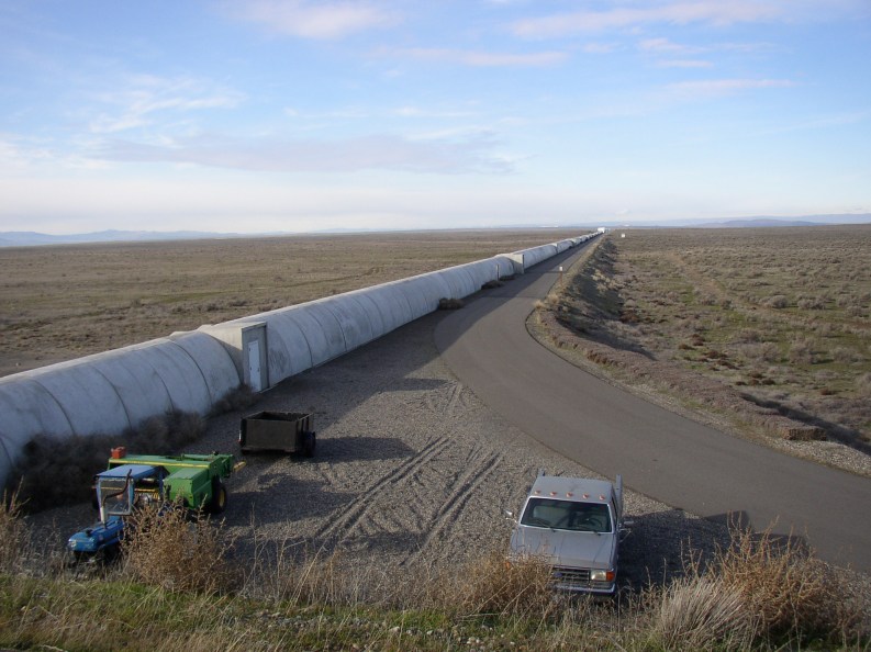 Northern leg (x-arm) of LIGO interferometer on Hanford Reservation in Washington / Image courtesy of Wikicommons