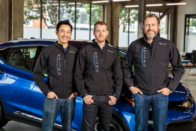 Photo caption: General Motors President Dan Ammann (right) with Cruise Automation co-founders Kyle Vogt (center) and Daniel Kan (left).