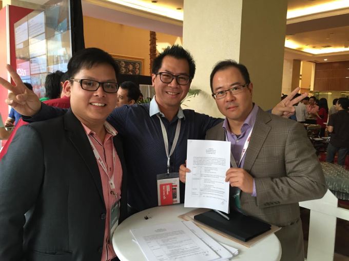 PicMix founder Calvin Kizana (center) with Gobi Partners' Victor Chua (left) and Thomas Tsao (right)