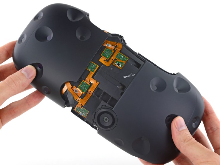 Teardown of HTC Vive highlights the headset&#8217;s differences from Oculus Rift