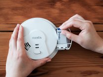Connected-battery maker Roost announces two new low-cost smart smoke alarms