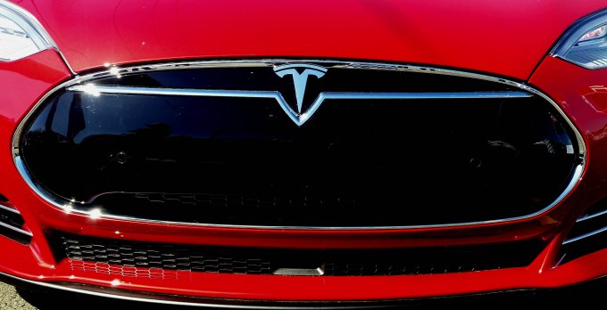 Tesla Model S P85D grille