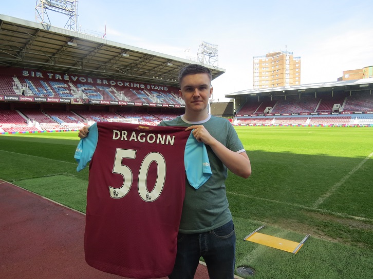 West Ham becomes first English Premiership football club to sign an e-sports player