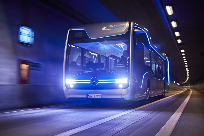 Weltpremiere: Mercedes-Benz Future Bus mit CityPilot  Meilenstein auf dem Weg zum autonom fahrenden Stadtbus
