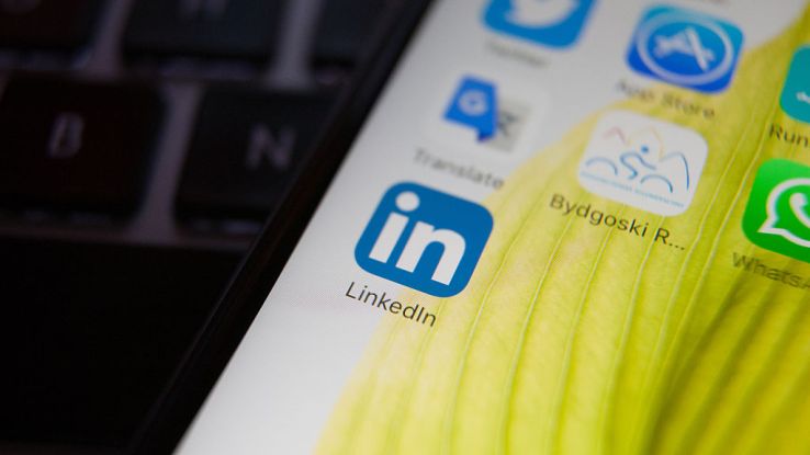 LinkedIn and Microsoft team up for a resume building assistant in Word