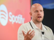 Spotify might not suppress search, but that doesn’t mean artists with exclusives get treated equally