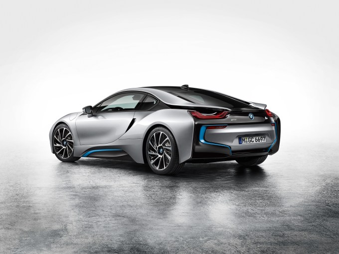 P90131413_highRes_the-bmw-i8-09-2013