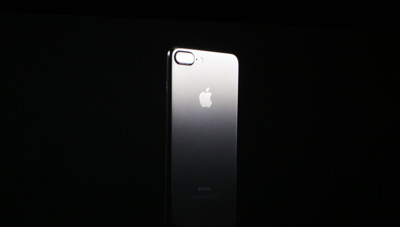 Apple *officially* unveils the iPhone 7 and iPhone 7 Plus Apple-liveblog0370
