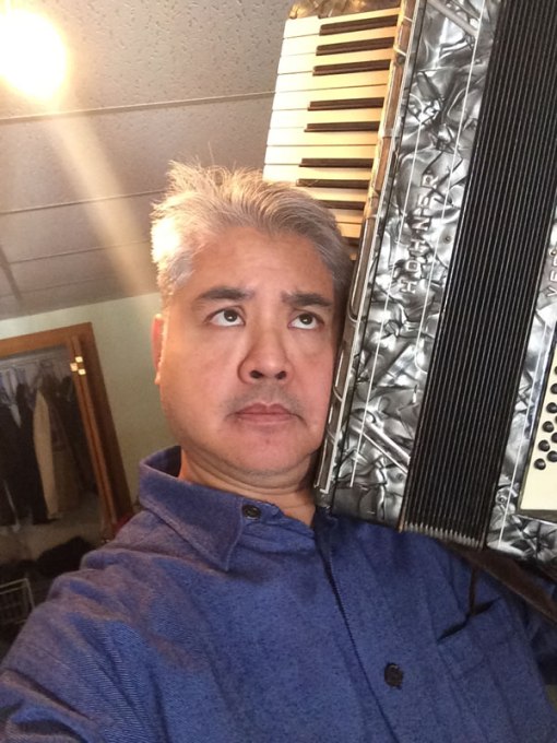selfie-accordionguy