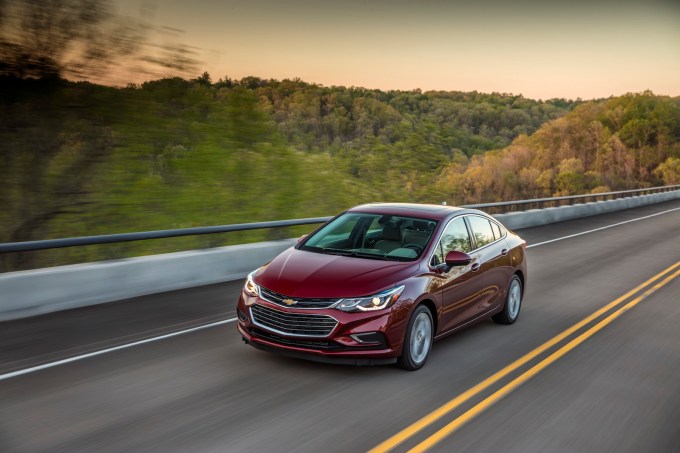 2016 Chevrolet Cruze hits the road in Nashville delivering an EPA-estimated 42 mpg on the highway and the most connectivity in its class.