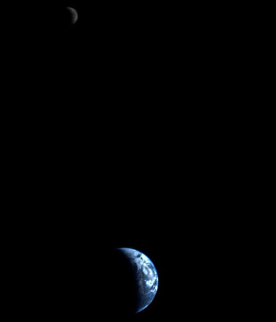 first_picture_of_the_earth_and_moon_in_a_single_frame_5052129475.jpg?w=565